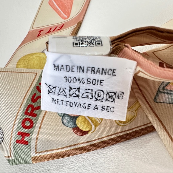 HERMES TWILLY NEW IN BOX. - Picture 15 of 16